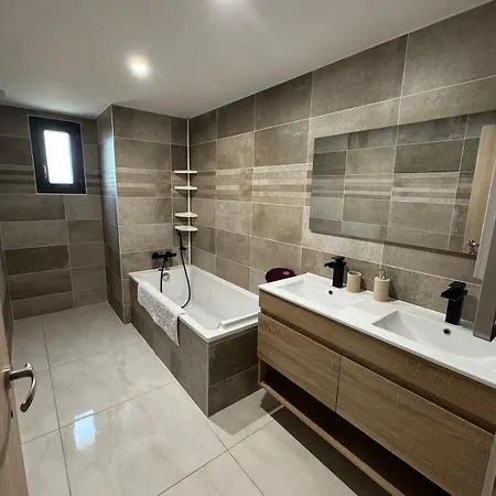 Villa Modern & Bright